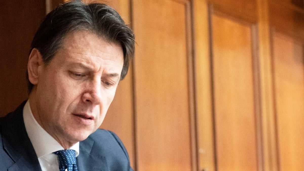 Immagine di Stringiamoci attorno al nostro centro vuoto