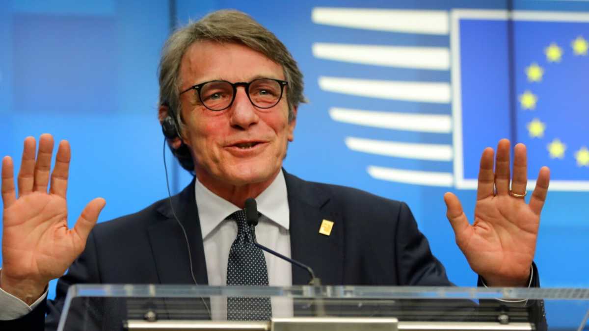 Immagine di Far lavorare il Parlamento da casa: bravo Sassoli. Tv e virus: anche i cialtroni a casa, grazie