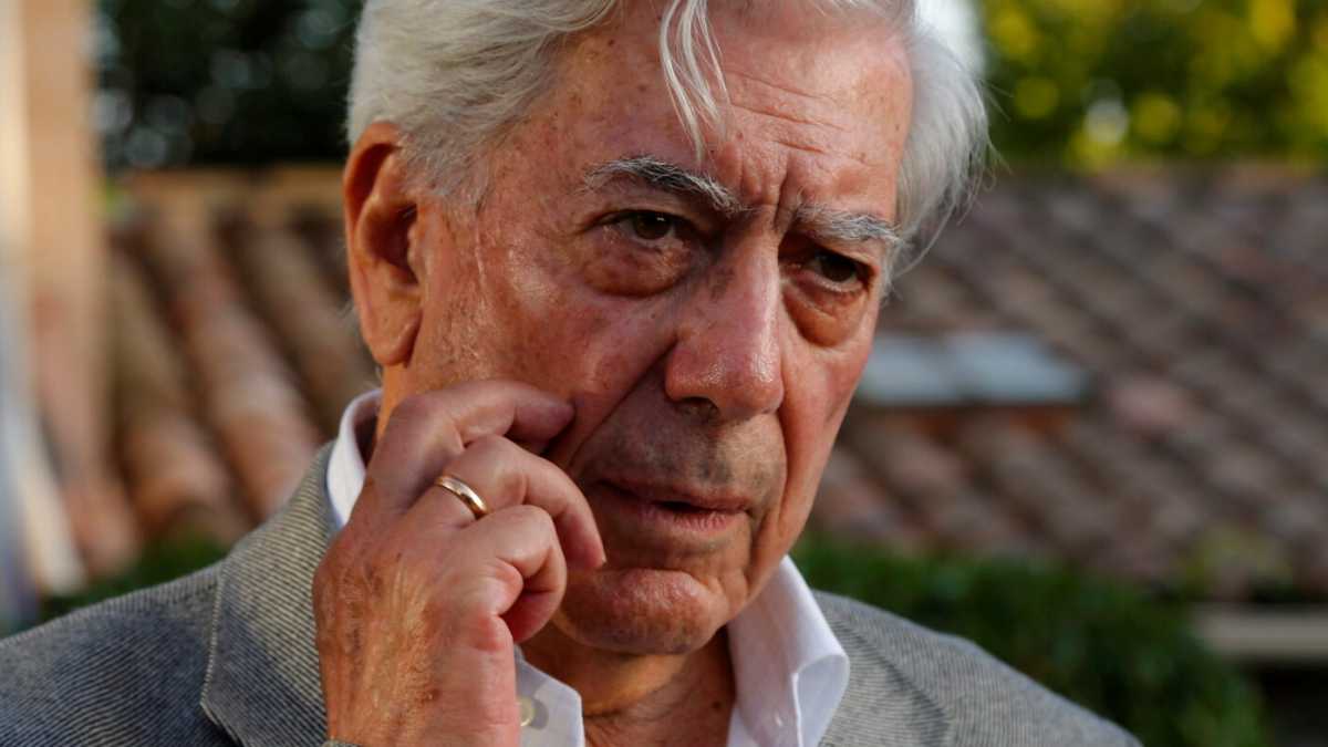 Immagine di Vargas Llosa denuncia la “Chernobyl cinese”. Pechino fa scomparire i suoi libri