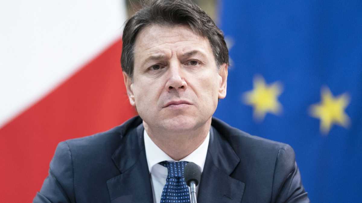 Immagine di Marattin spiega ai grillini ribelli la differenza tra il "bazooka del Mes" e il "bazooka della Bce"