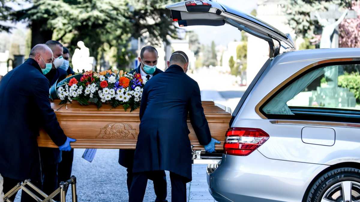 Immagine di La grammatica dell’epidemia. Si muore “per” e non “con” il virus