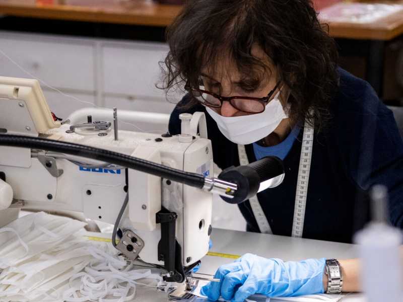  La fabbrica di mascherine Miroglio Group ad Alba (foto LaPresse)