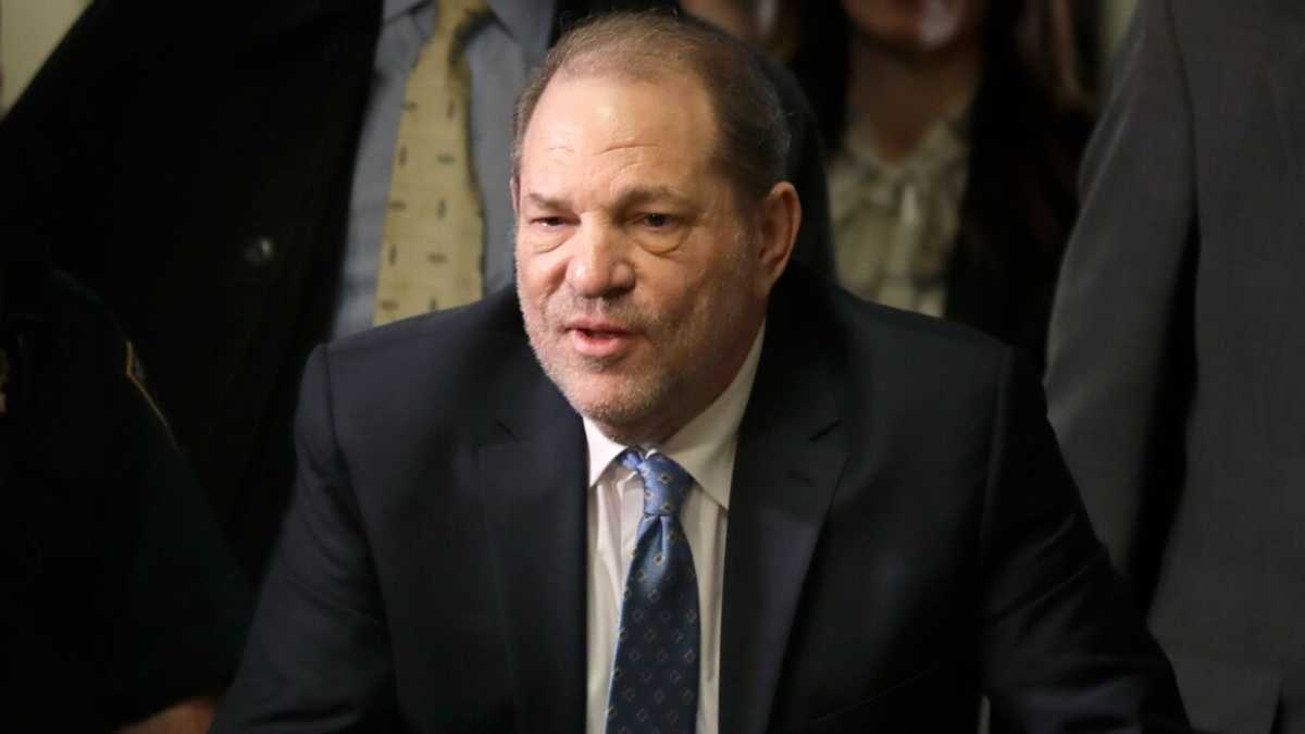 Immagine di Weinstein positivo al virus. Ma per qualcuno la sua pena non è mai abbastanza