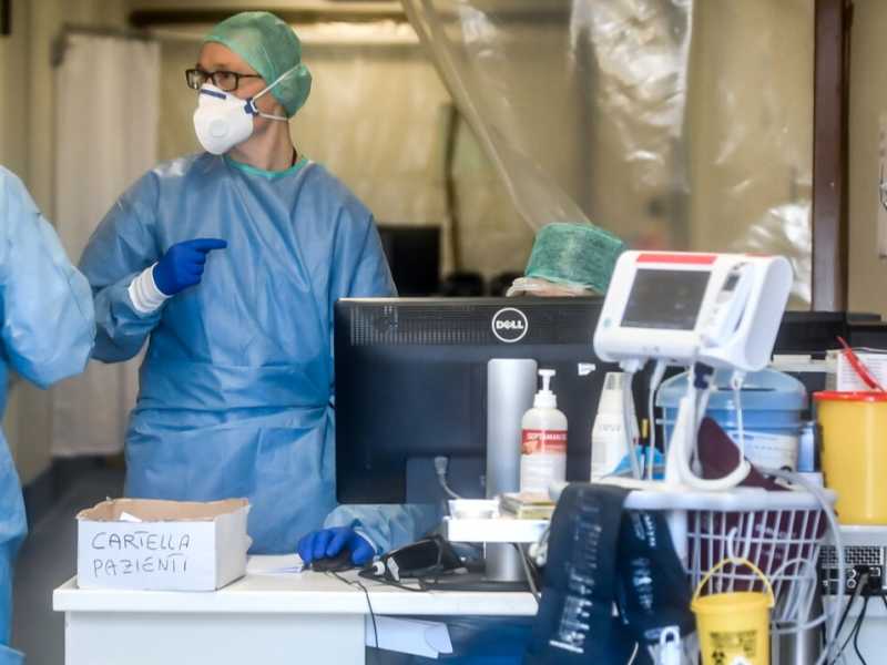 Un'immagine del reparto di terapia intensiva dell’Ospedale Poliambulanza di Brescia (foto LaPresse)