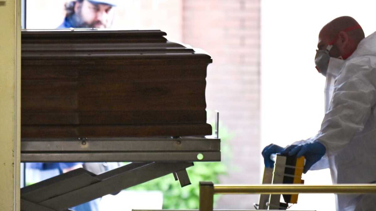 Immagine di Il virus ha costretto anche la morte a farsi social