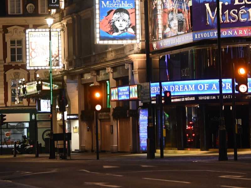 Londra nel primo giorno di lockdown (foto LaPresse)