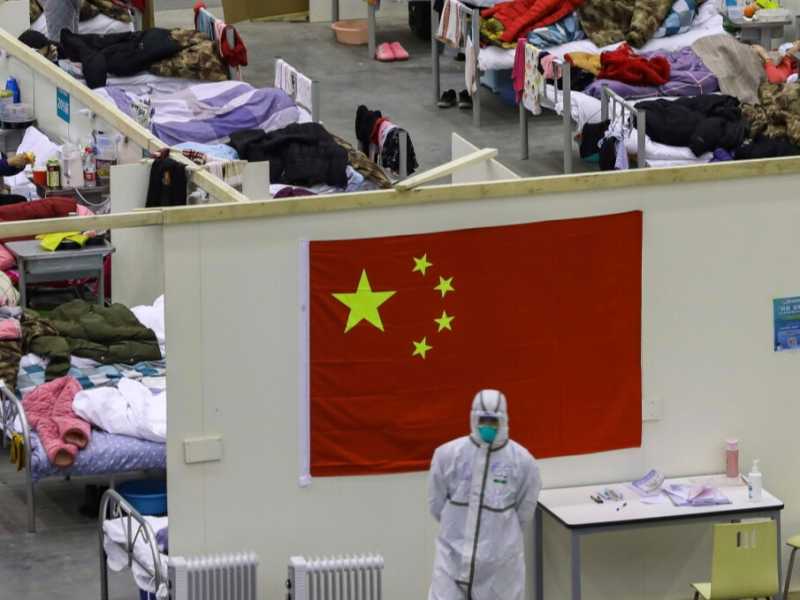 Pazienti Covid-19 in un un centro espositivo riconvertito in ospedale temporaneo a Wuhan