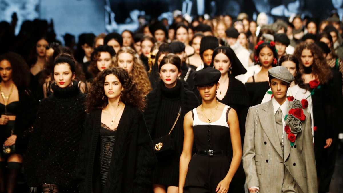 Immagine di Moda rivede tutto al ribasso e converte la produzione. Mobile al 2021?