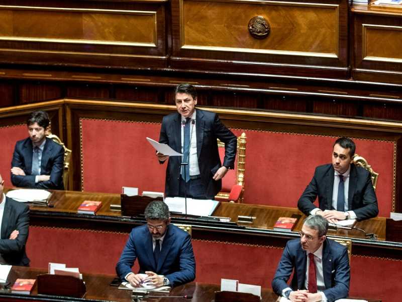 L'informativa del presidente del Consiglio Giuseppe Conte sull'emergenza coronavirus (foto LaPresse)