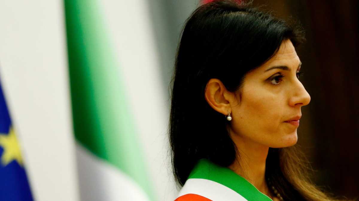 Immagine di La Raggi invita alla delazione, e nella tragedia c’è da ridere