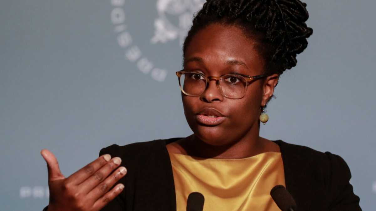 Immagine di La portavoce chiacchierona mette nei guai Macron nel mezzo della crisi da virus