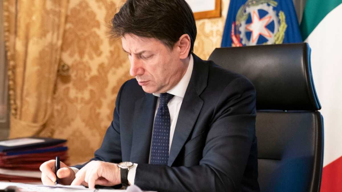 Immagine di Conte, tormentato dall’ombra di Draghi, si avvia all’unità nazionale