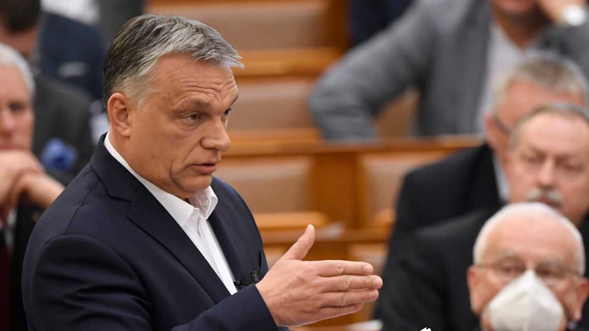 Immagine di Orbán: pieni poteri per sempre
