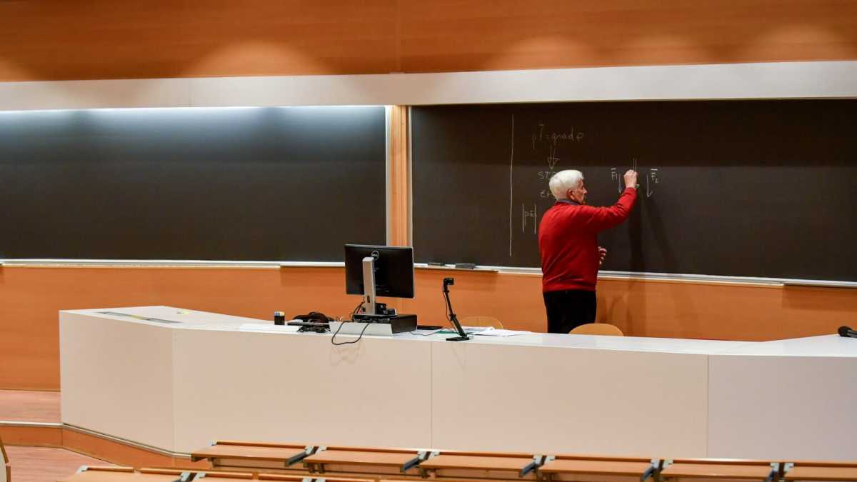 Immagine di Riaprire le scuole non serve