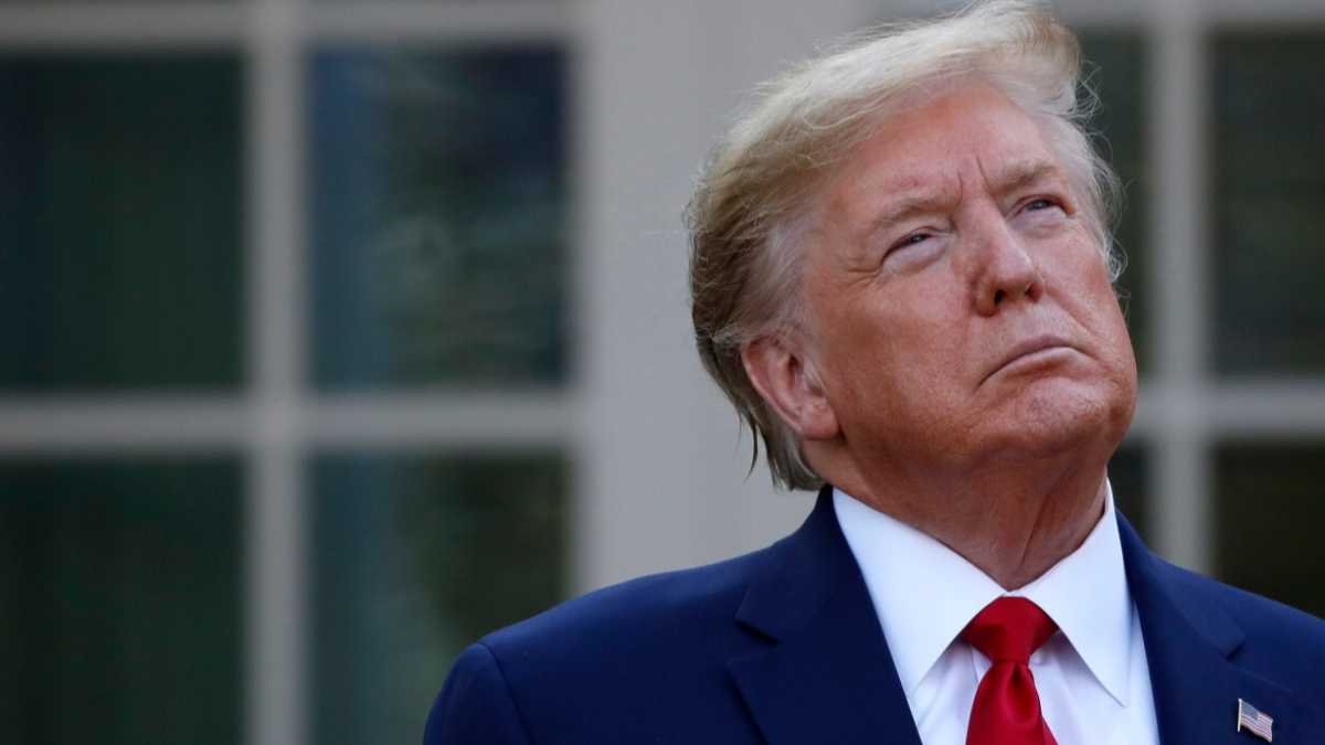 Immagine di Trump guarda i sondaggi e cambia di nuovo idea: prima le vite poi il business