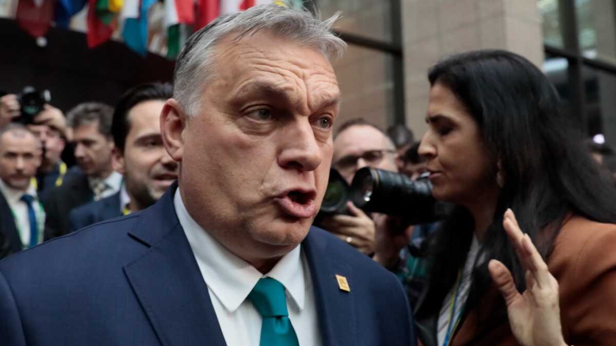 Immagine di Ops. Il M5s si dimentica di Orbán