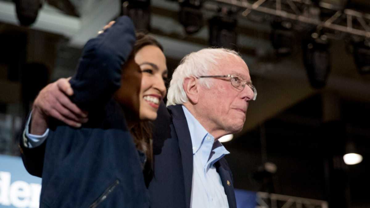 Immagine di La crisi tra Sanders e la sua star AOC è l’ultimo paradosso di una corsa sospesa