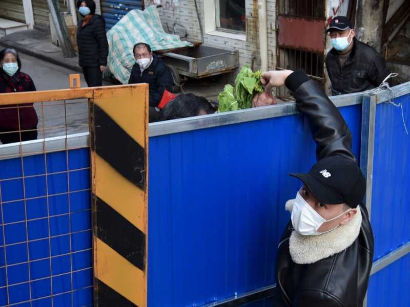 La Cina, ancora prima di riconoscerlo, ha censurato il virus sui social