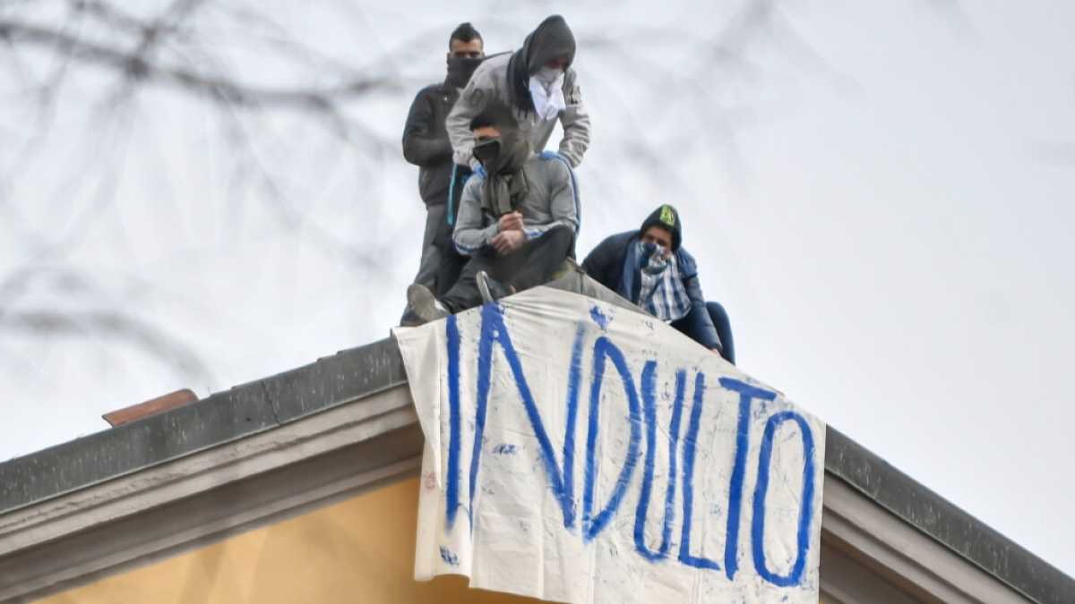 Immagine di “Più sicuri in carcere che fuori”, dice Gratteri. Ma a Bologna c'è il primo morto per coronavirus