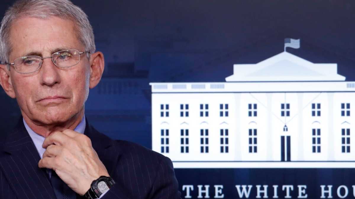 Immagine di Fauci sotto scorta