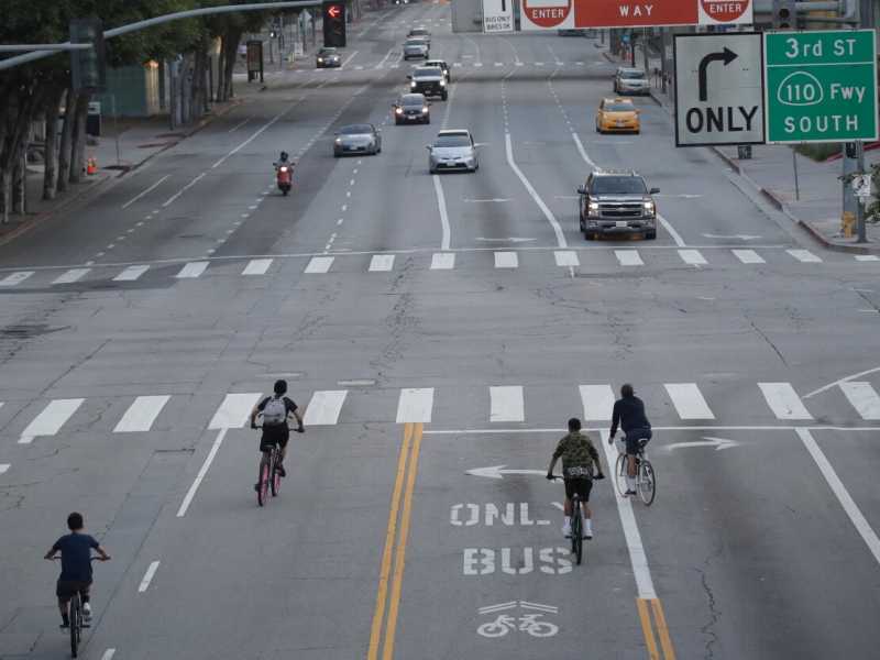 Una strada di Los Angeles durante la quarantena (foto LaPresse)