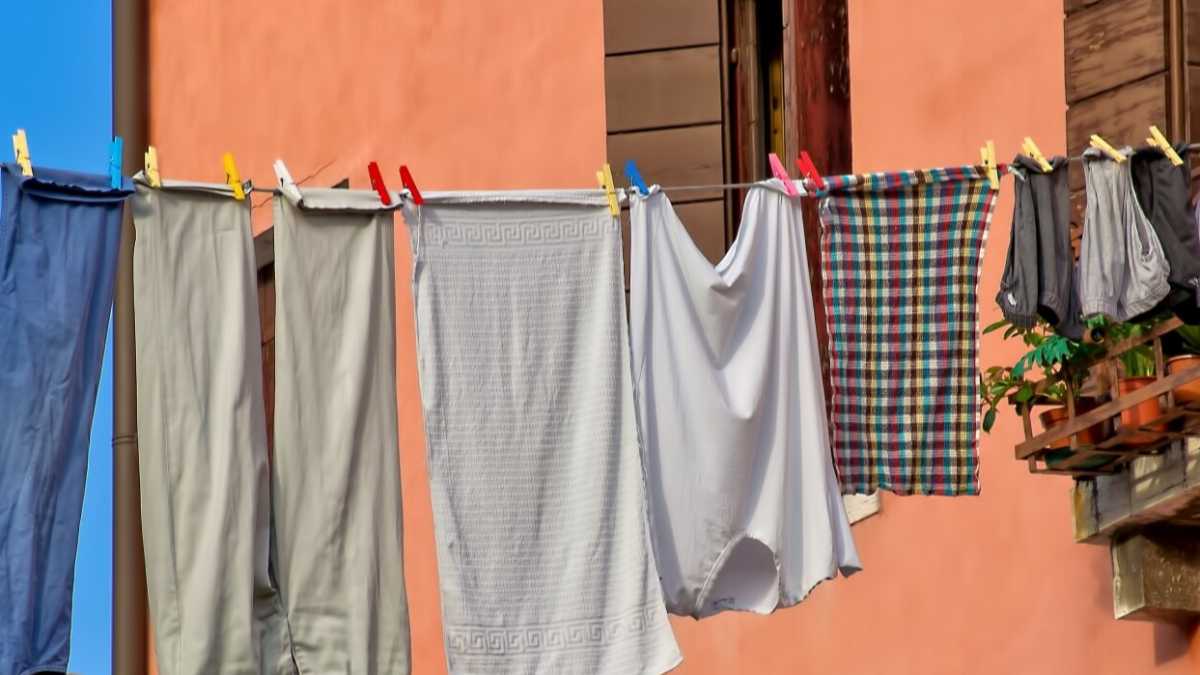 Immagine di In piedi davanti alla finestra ho sussurrato: e se non finisse mai? Hanno riso tutti