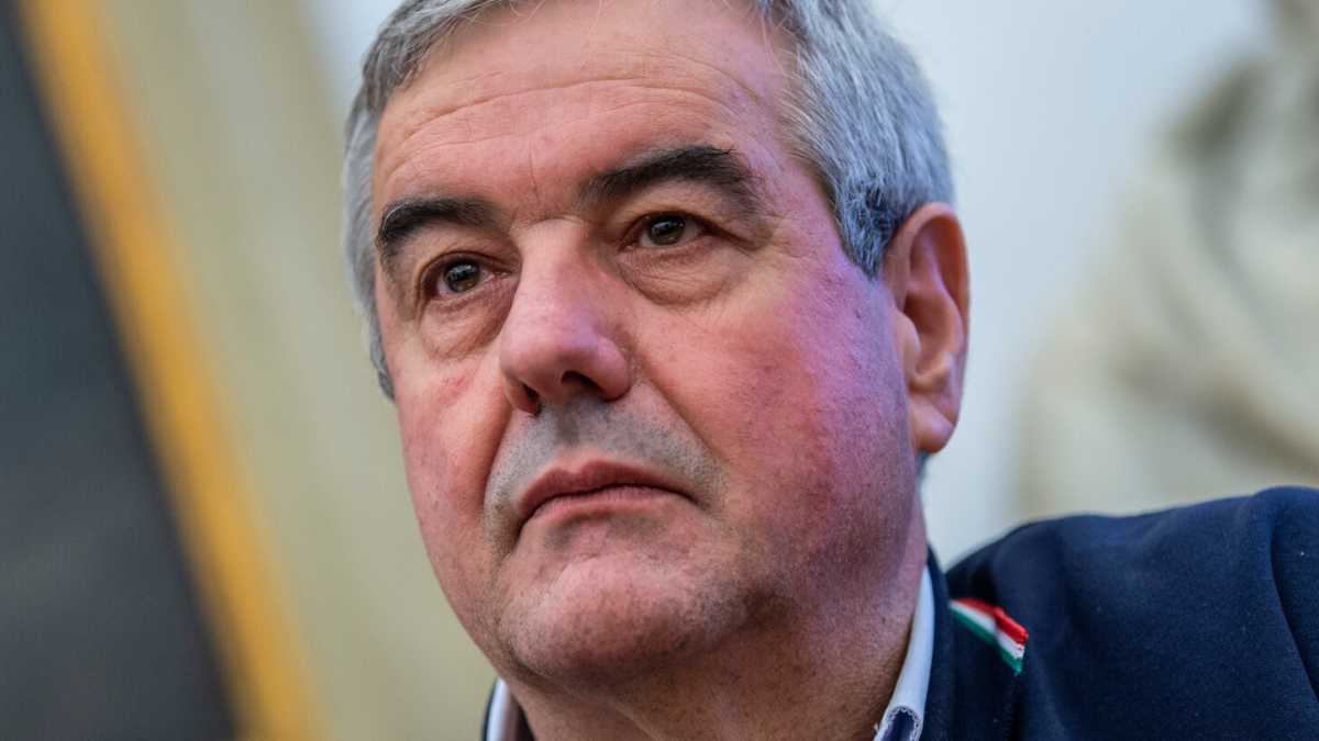 Immagine di Pregi e difetti di Angelo Borrelli