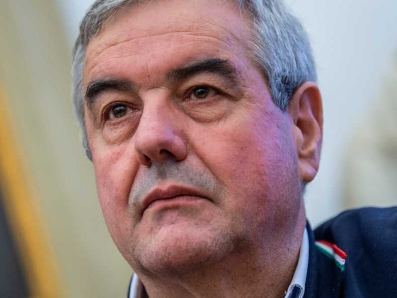 Pregi e difetti di Angelo Borrelli