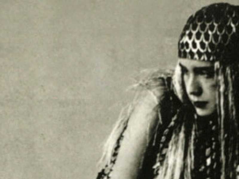 Parigi, maggio 1929. Lucia Joyce (Trieste, 26 luglio 1907 &ndash; Northampton, 12 dicembre 1982) al Bullier Ball (foto per gentile concessione della Nave di Teseo)