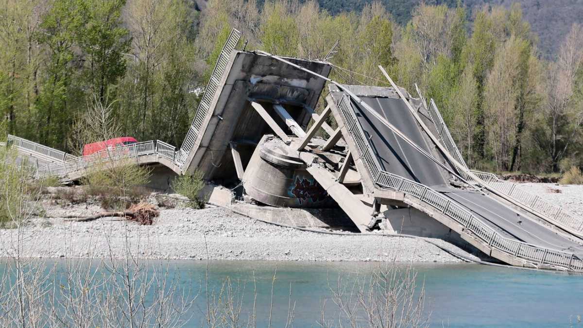 Immagine di Quelle cinque lettere che non sono bastate a evitare il crollo del viadotto Albiano