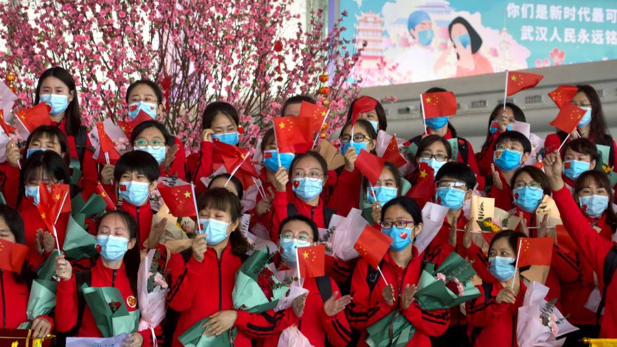 Immagine di Wuhan riapre dopo 76 giorni, con la app sui telefonini e i voli