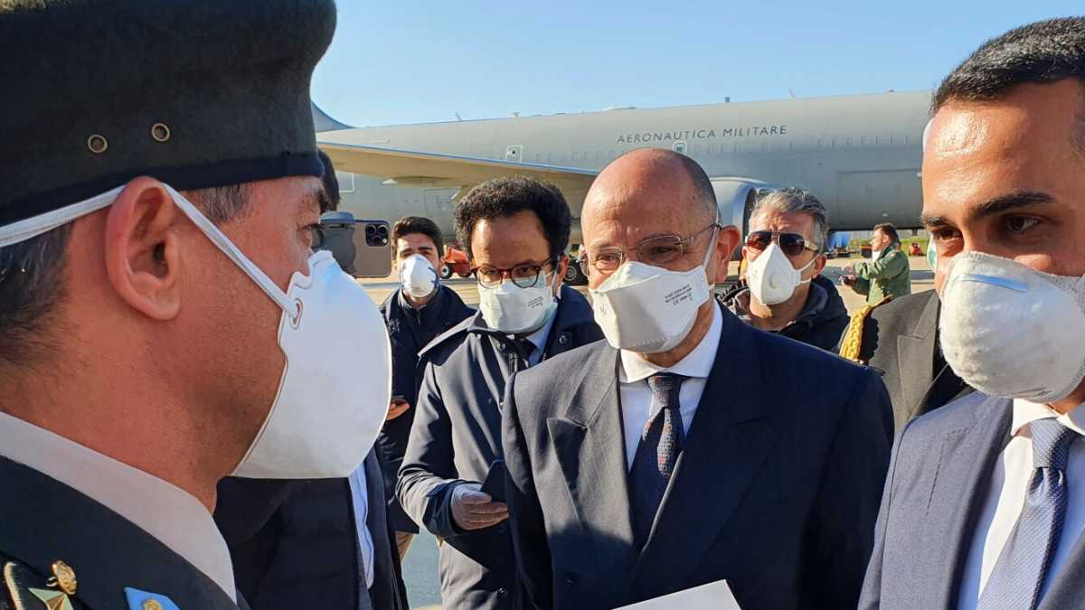 Immagine di La nostra politica estera è una supercazzola
