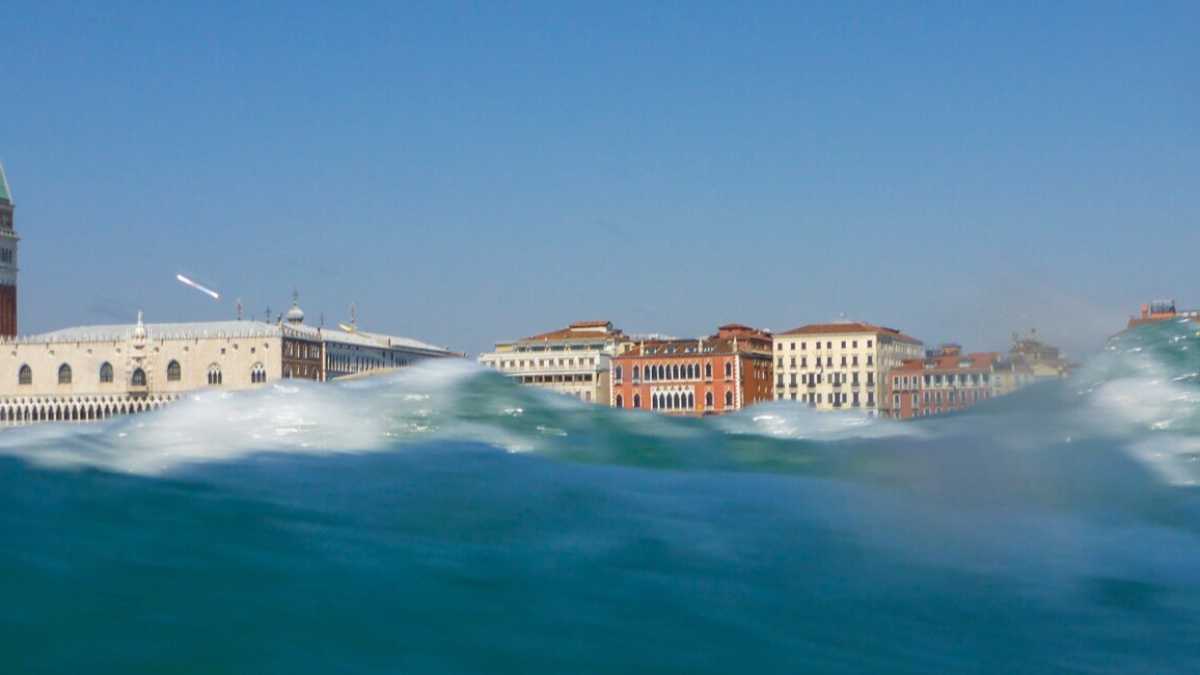Immagine di La triste morte in una Venezia vuota