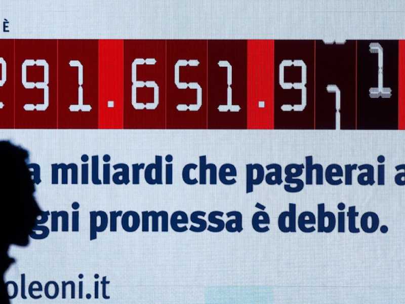 La campagna informativa sul debito pubblico fatta dall'Istituto Bruno Leoni nel 2016 (foto LaPresse)