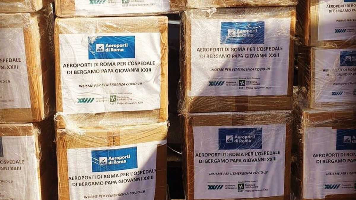 Immagine di Mascherine, tute e ventilatori. Con i cieli vuoti a volare sono rimaste le merci