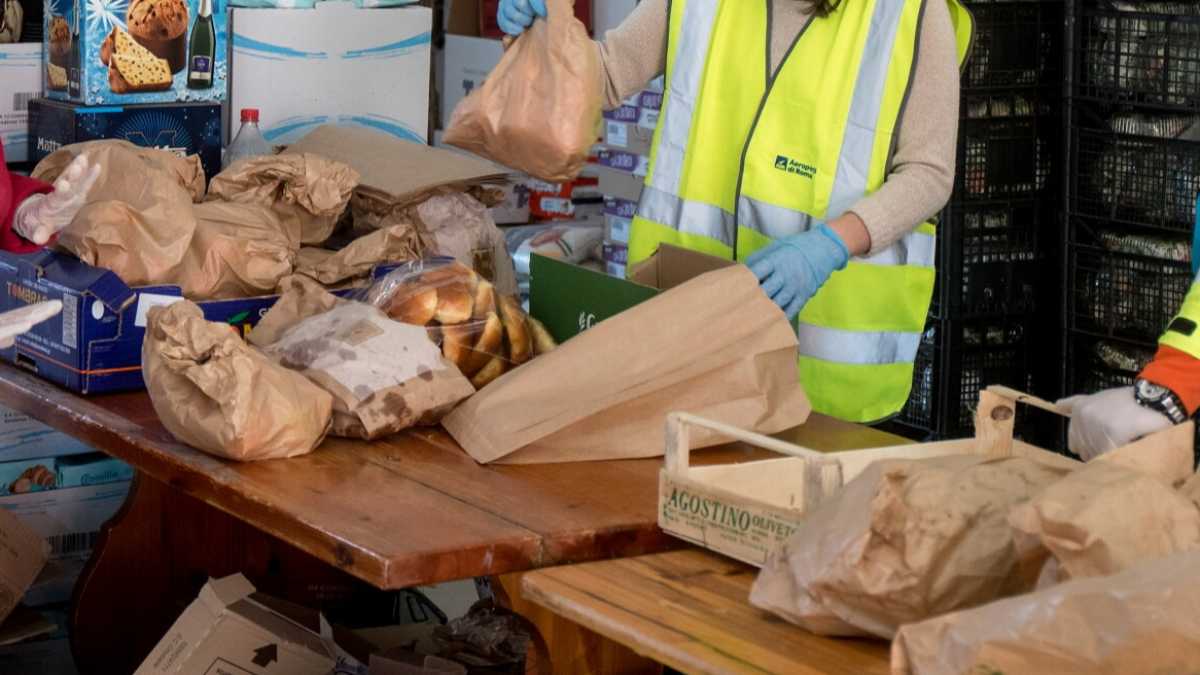 Immagine di Parlano i volontari impegnati per l’emergenza sociale: “E’ appena iniziata”