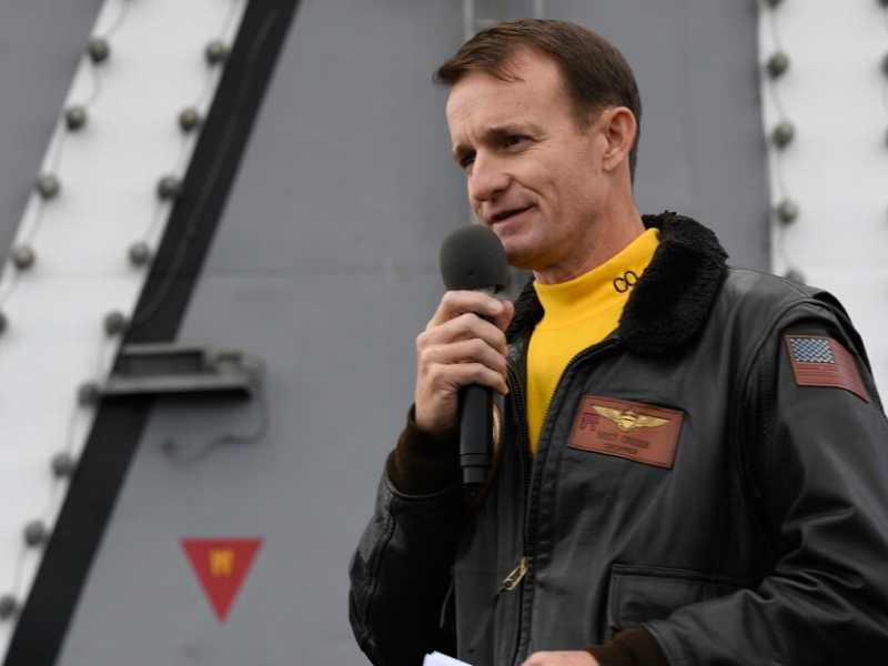 L'ex comandante della Uss Roosevelt, Brett Crozier