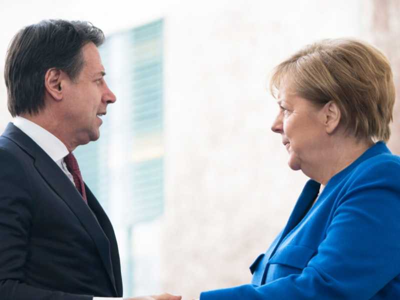 Giuseppe Conte e Angela Merkel (foto LaPresse)