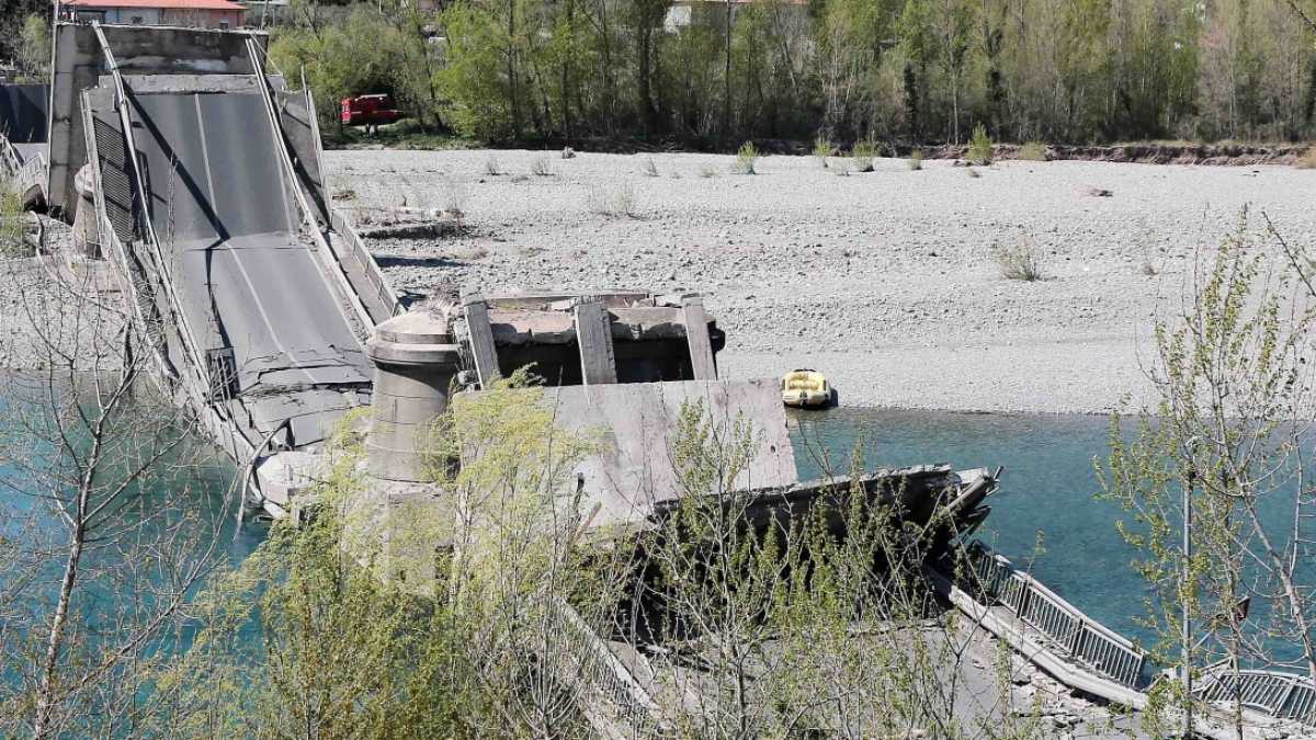Immagine di Il calcio e il ponte che non c’è più