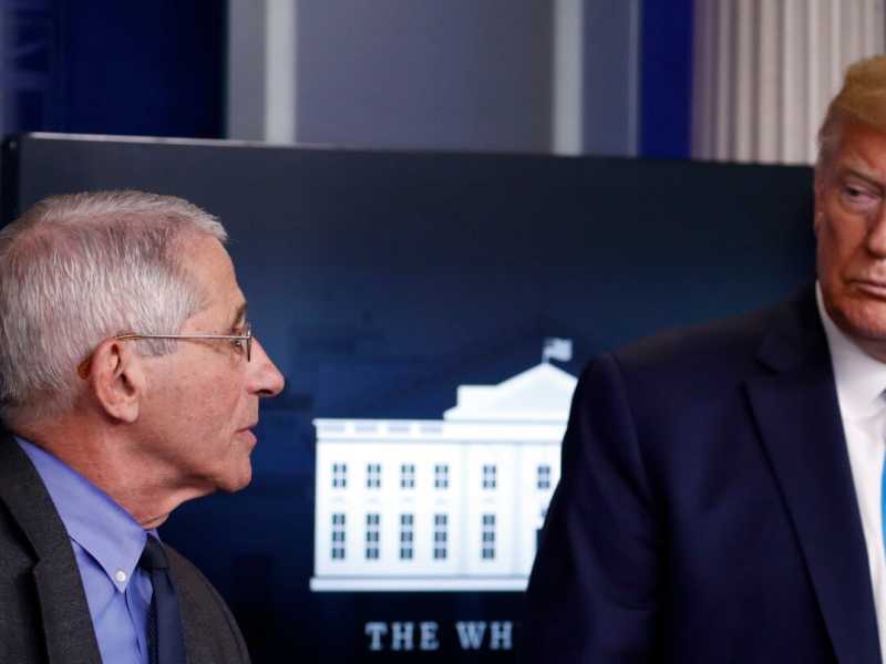 Il presidente americano Donald Trump e il capo del  National Institute of Allergy and Infectious Diseases americano, Anthony Fauci (LaPresse)