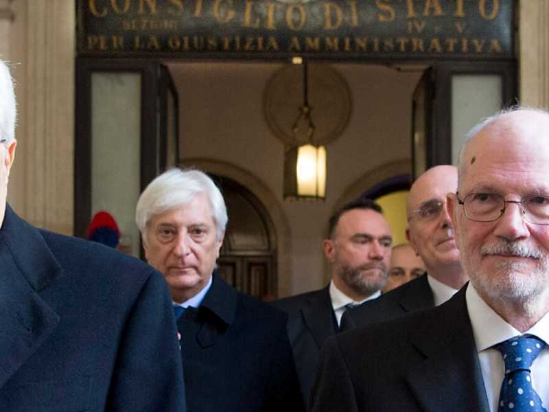 Alessandro Pajno (a destra) con il presidente della Repubblica Sergio Mattarella (foto LaPresse)