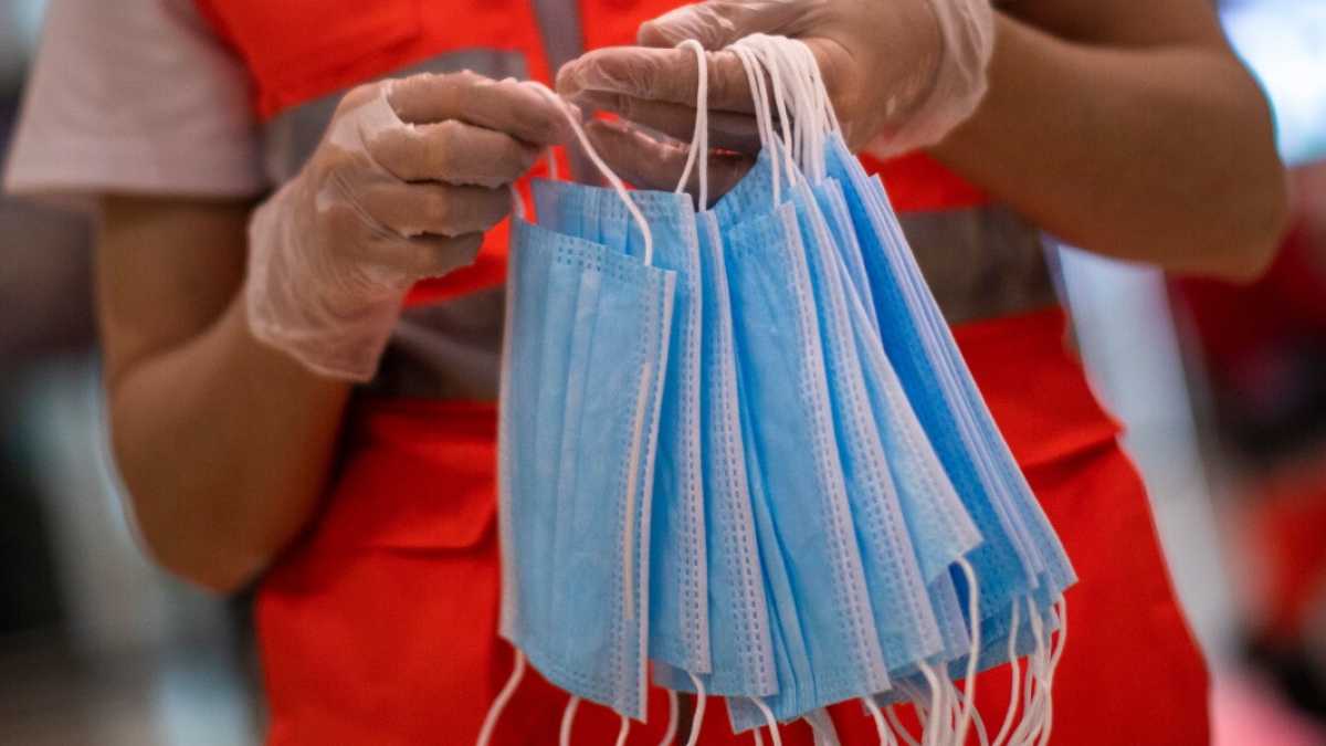 Immagine di Il duello Arcuri-Minenna spiega dove sono finite le mascherine