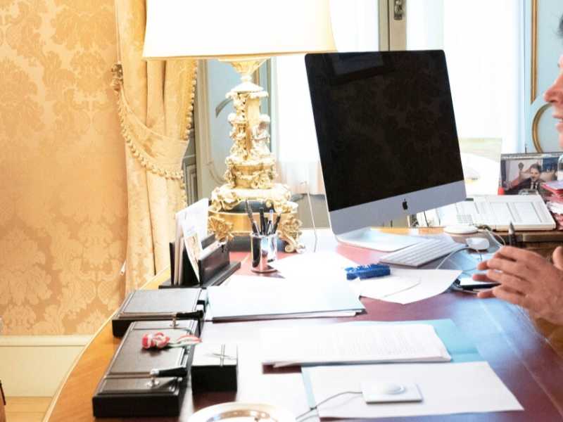 Il premier Giuseppe Conte in videoconferenza con i capi di Stato e di governo dell'Ue (foto LaPresse)