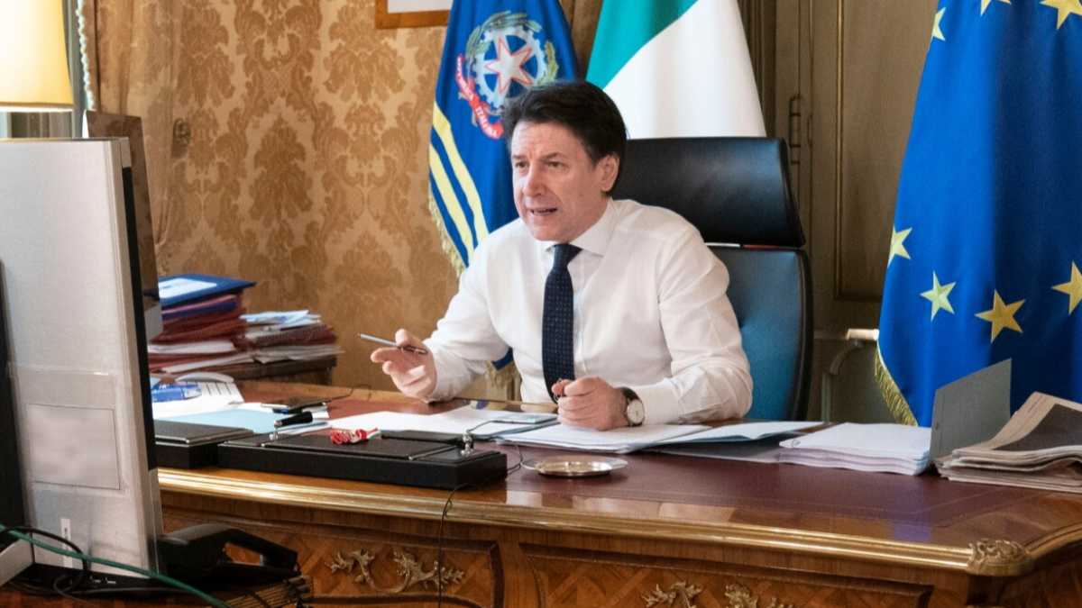 Immagine di Non criticate le dirette Facebook dei politici, agli italiani piacciono