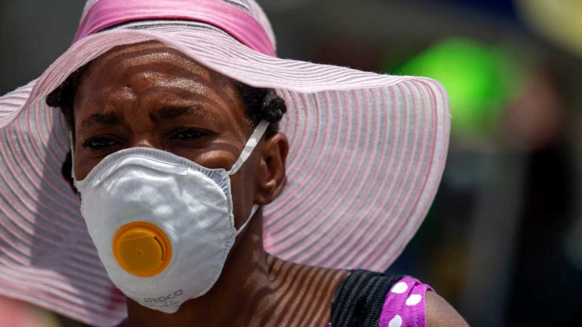 Immagine di Bonomi alla presidenza di Confindustria e i 275 modi per non contrarre il Covid