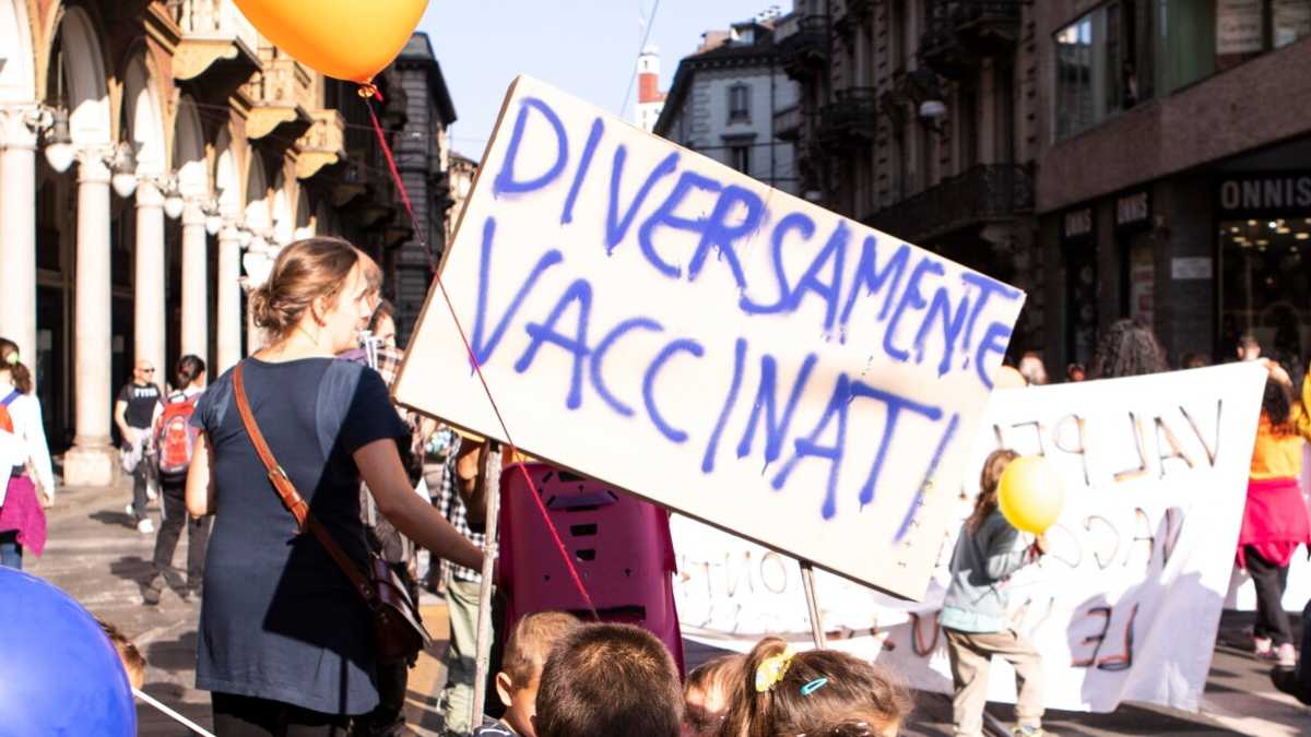 Immagine di C’è la pandemia e i grillini hanno scoperto che i vaccini servono. Benvenuti