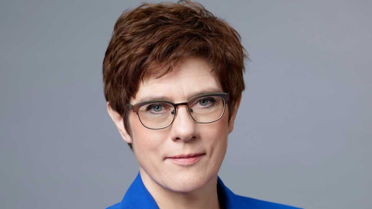 Immagine di La solidarietà deve essere rapida, ci dice Annegret Kramp-Karrenbauer, sorpresa dalle polemiche sul Mes