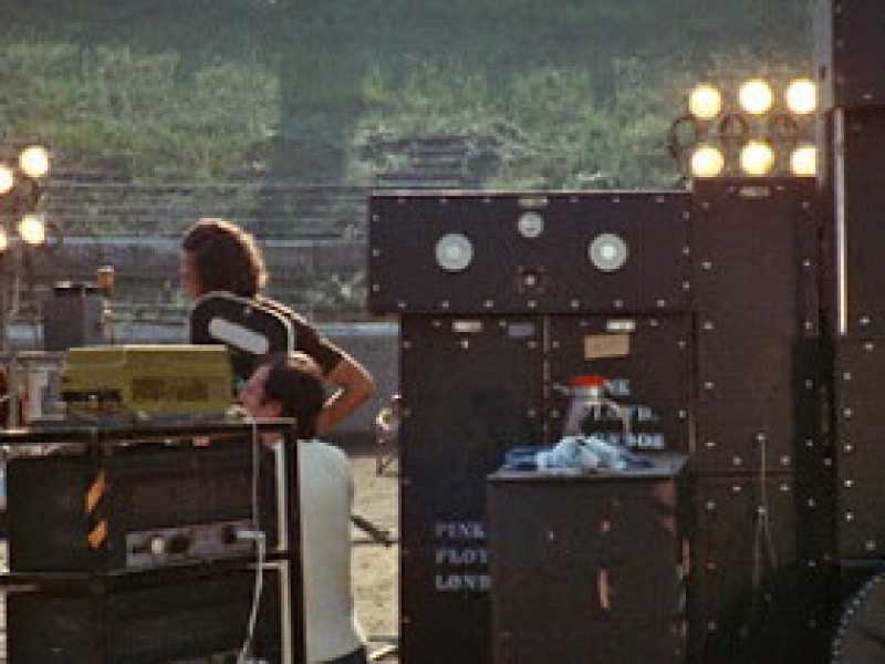 Nell&rsquo;ottobre del 1971, i Pink Floyd tennero un concerto nell&rsquo;anfiteatro di Pompei senza pubblico: un fermo immagine dell&rsquo;evento filmato da Adrian Maben
