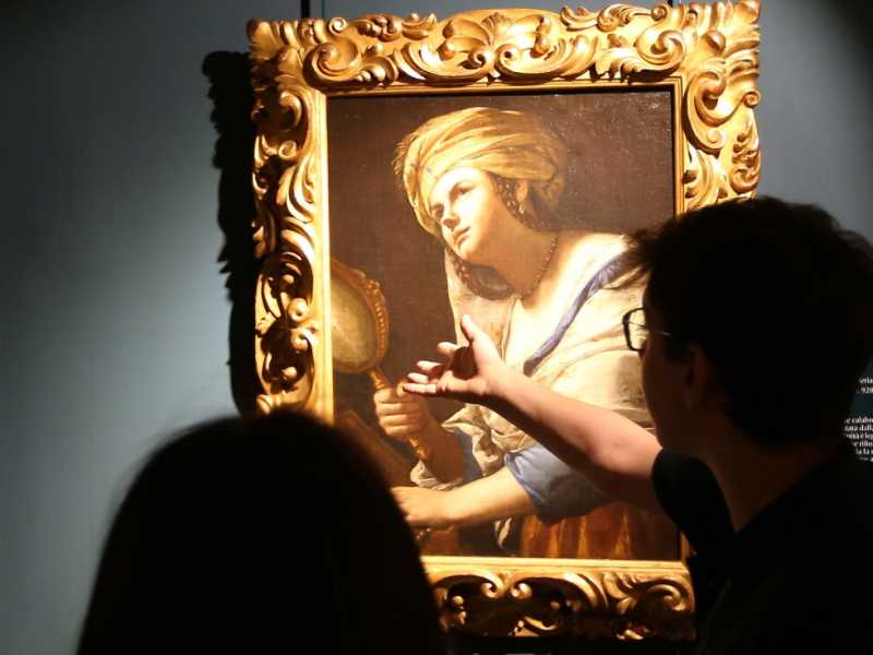 Pubblico alle Gallerie degli Uffizi di Firenze (foto LaPresse)