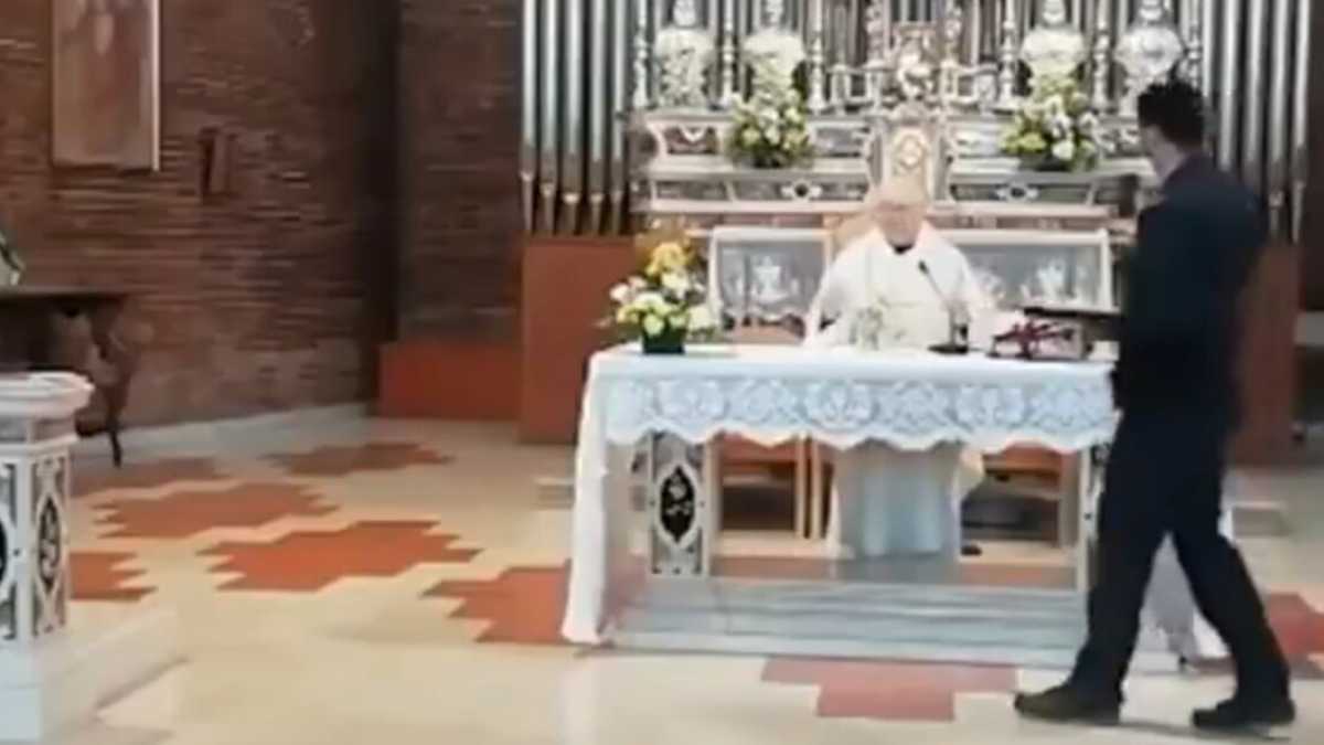 Immagine di Esibizionismo, sacrilegio e futilità